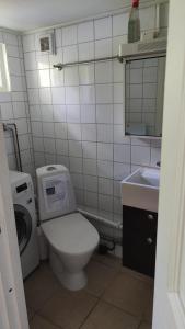 Un baño de Minivilla in Gustavsvik Nacka