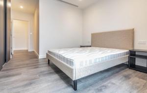 Postel nebo postele na pokoji v ubytování Two-bedroom spacious apartment