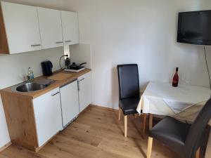 Kuchnia lub aneks kuchenny w obiekcie Landhaus Pension Jany