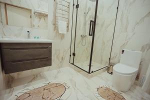 Ένα μπάνιο στο Home Apartment Deluxe