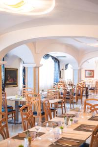 TV a/nebo společenská místnost v ubytování Hotel Terme Don Pepe