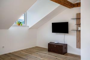 a living room with a tv on a wall at Richard´s Home Auer in Auer