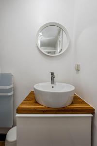 a bathroom with a white sink and a mirror at Appartement avec terrasse/Bord de mer/Idéal SURF in Seignosse +22 photos