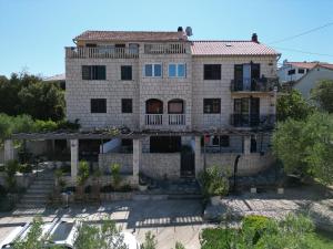 an old stone house with a balcony on top of it at Apartments Ivana in Sutivan
