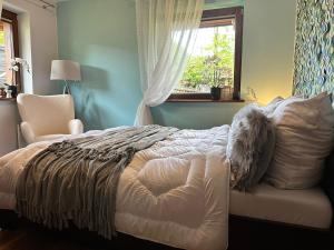 Posteľ alebo postele v izbe v ubytovaní APARTAMENT "NA MOCARNI"