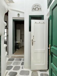 a hallway with a white door and a green door at CaN-CaN in Mýkonos City