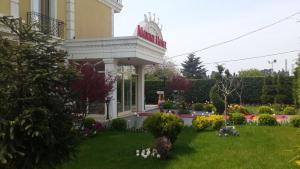 A garden outside Pendik Marine Hotel