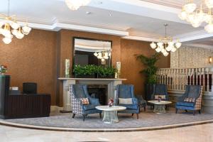 Khu vực ghế ngồi tại The Kingsley Hotel