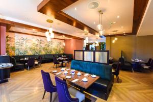 Khu vực ghế ngồi tại The Kingsley Hotel