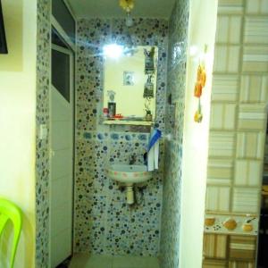 a bathroom with a sink and a mirror at شقة بجنب مطار المسيرة 