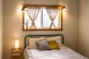 Postel nebo postele na pokoji v ubytování Peanut House + 29 fotografií