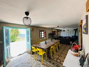 Φωτογραφία από το άλμπουμ του Oceana view private pool & sauna & Netflix room στη Μάλαγα