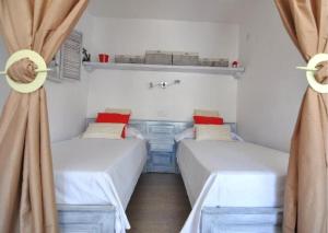 A bed or beds in a room at RNET - RHC 3603 Roses Holiday Center