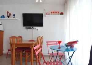 A television and/or entertainment centre at RNET - RHC 3603 Roses Holiday Center
