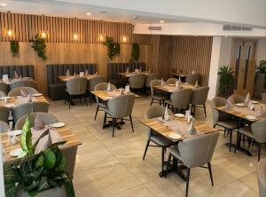 Bohemian Gardens Hotel餐厅或其他用餐的地方
