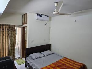 Postel nebo postele na pokoji v ubytování Sweet Rest Dhaka