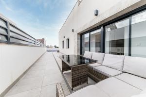 Et opholdsområde på Villa Armonia - Heated Pool - Countryside Charm - by OYOOSTAYS