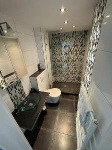 Koupelna v ubytování Loft living Appartement am Hohenzollernring