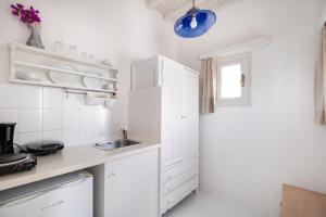 Eldhús eða eldhúskrókur á Fos Apartments Mykonos