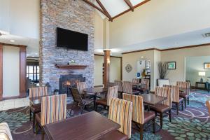 a restaurant with tables and chairs and a fireplace at Staybridge Suites-Knoxville Oak Ridge, an IHG Hotel in Oak Ridge