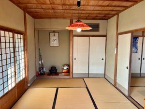 Tomo城跡石垣上の絶景古民家宿 鞆城茶屋庵的相册照片