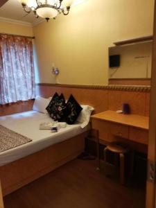 Uma cama ou camas num quarto em Payless A2 Guest House
