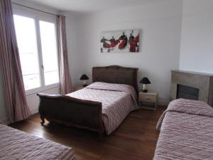 Postel nebo postele na pokoji v ubytování ApartHotel François 1er 14eme + 2 fotografie