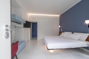 Postel nebo postele na pokoji v ubytování Aquamaris Design Suite & Spa