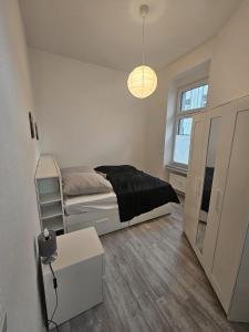 Postel nebo postele na pokoji v ubytování Wohnung SG-Ohligs nahe Hauptbahnhof, fix in Köln/Düsseldorf
