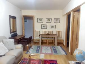 Et sittehjørne på 3 bedrooms apartement with furnished terrace and wifi at Navalcarnero 5 km away from the slopes