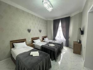 Katil atau katil-katil dalam bilik di Anor guest house