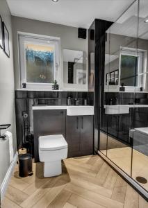 Ένα μπάνιο στο FreeParking-City Centre-Comfy-No LEZ zone-High Spec