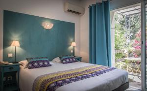 Postel nebo postele na pokoji v ubytování Golfe Hôtel & Spa Porto-Vecchio