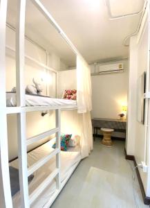 Ein Bett oder Betten in einem Zimmer der Unterkunft Chiza hostel Chiangmai