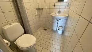 Et badeværelse på Læsø Efterskole