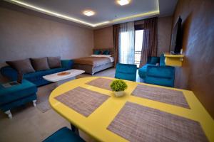 Katil atau katil-katil dalam bilik di Apartmani Sofrenic-Hotel Adonis