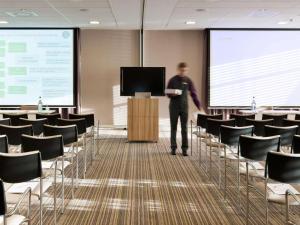 TV a/nebo společenská místnost v ubytování Novotel Lausanne Bussigny