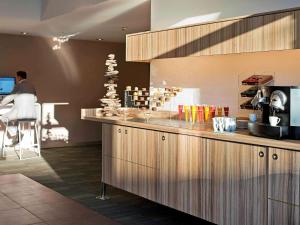 Kuchyň nebo kuchyňský kout v ubytování Novotel Lausanne Bussigny