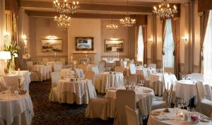 Ресторан / где поесть в Palm Court Hotel