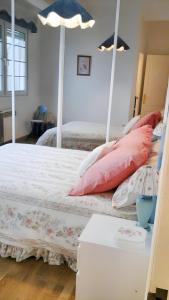 Ein Bett oder Betten in einem Zimmer der Unterkunft 3 bedrooms apartement at A Coruna 200 m away from the beach with wifi