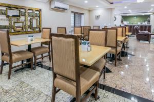 a dining room with tables and chairs in a restaurant at Quality Inn & Suites Atlanta Airport South in Atlanta