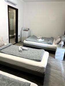 two beds in a room with a mirror at Aniiza Apartman 2 in Örvényes