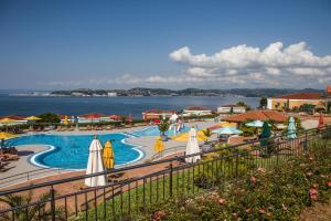 Bazén v ubytovaní Skiper Apartments & Golf Resort alebo v jeho blízkosti