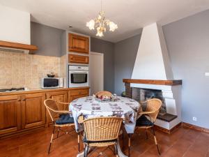 Η κουζίνα ή μικρή κουζίνα στο Holiday Home Casella by Interhome +17 φωτογραφίες