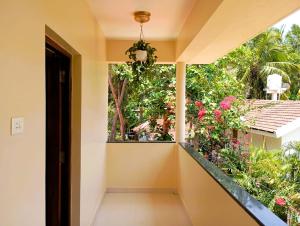 a balcony with a view of a garden at Cielo in Palolem