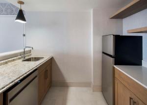 Cucina o angolo cottura di DoubleTree by Hilton Poughkeepsie