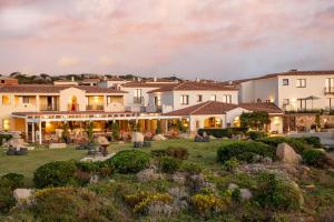 een uitzicht op een huis met een tuin bij Mangia's Santa Teresa Sardinia, Curio Collection by Hilton in Santa Teresa Gallura