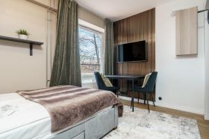 TV a/nebo společenská místnost v ubytování Dreamstay Avangard - shared Roof Terrace, High speed Wifi 200 Mbps & Gym