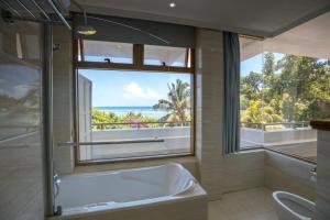 Koupelna v ubytování Crown Beach Hotel Seychelles