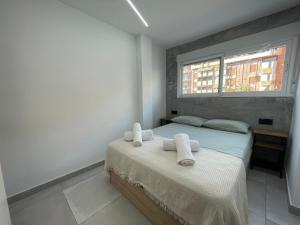 Łóżko lub łóżka w pokoju w obiekcie Benidorm JL 1 y 2